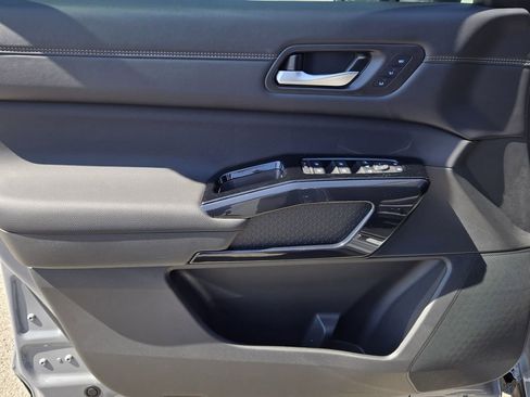 New 2026 Nissan Pathfinder Platinum FWD image 19