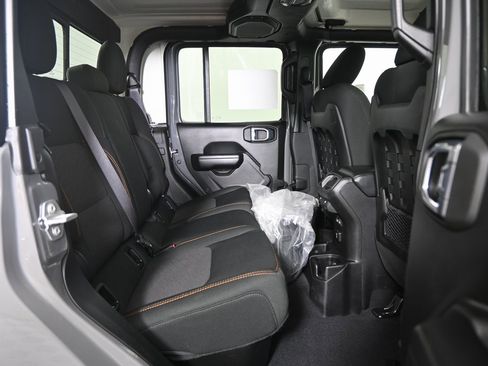 Used 2021 Jeep Gladiator Mojave image 16