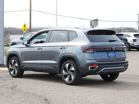 Used 2025 Volkswagen Taos SE AWD/4WD image 5