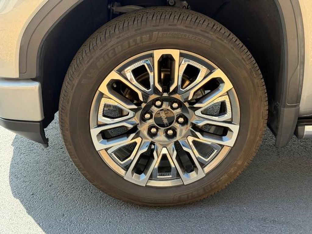 Used 2023 GMC Sierra 1500 Denali Ultimate AWD/4WD image 8