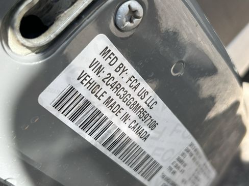 Used 2021 Chrysler Pacifica Limited w/ Premium & Safety Sphere Group AWD/4WD image 13
