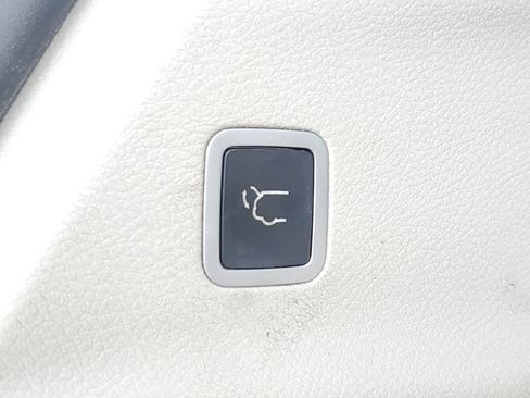 Used 2018 Chrysler Pacifica Touring-L FWD image 8