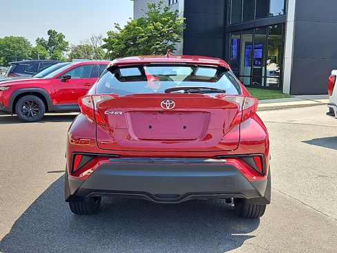 Used 2018 Toyota C-HR XLE FWD image 5