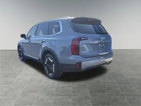 Used 2025 Kia Telluride S image 3