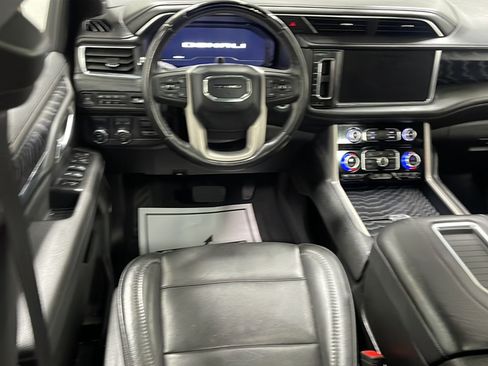 Used 2023 GMC Yukon XL Denali w/ Denali Reserve Package RWD image 3