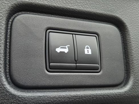 Used 2022 Nissan Pathfinder SL FWD image 15