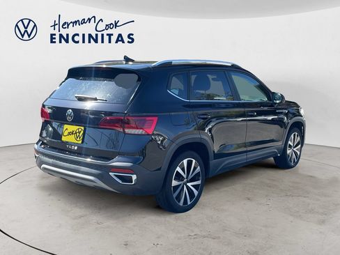 Certified 2023 Volkswagen Taos SE w/ Panoramic Sunroof Package FWD image 5