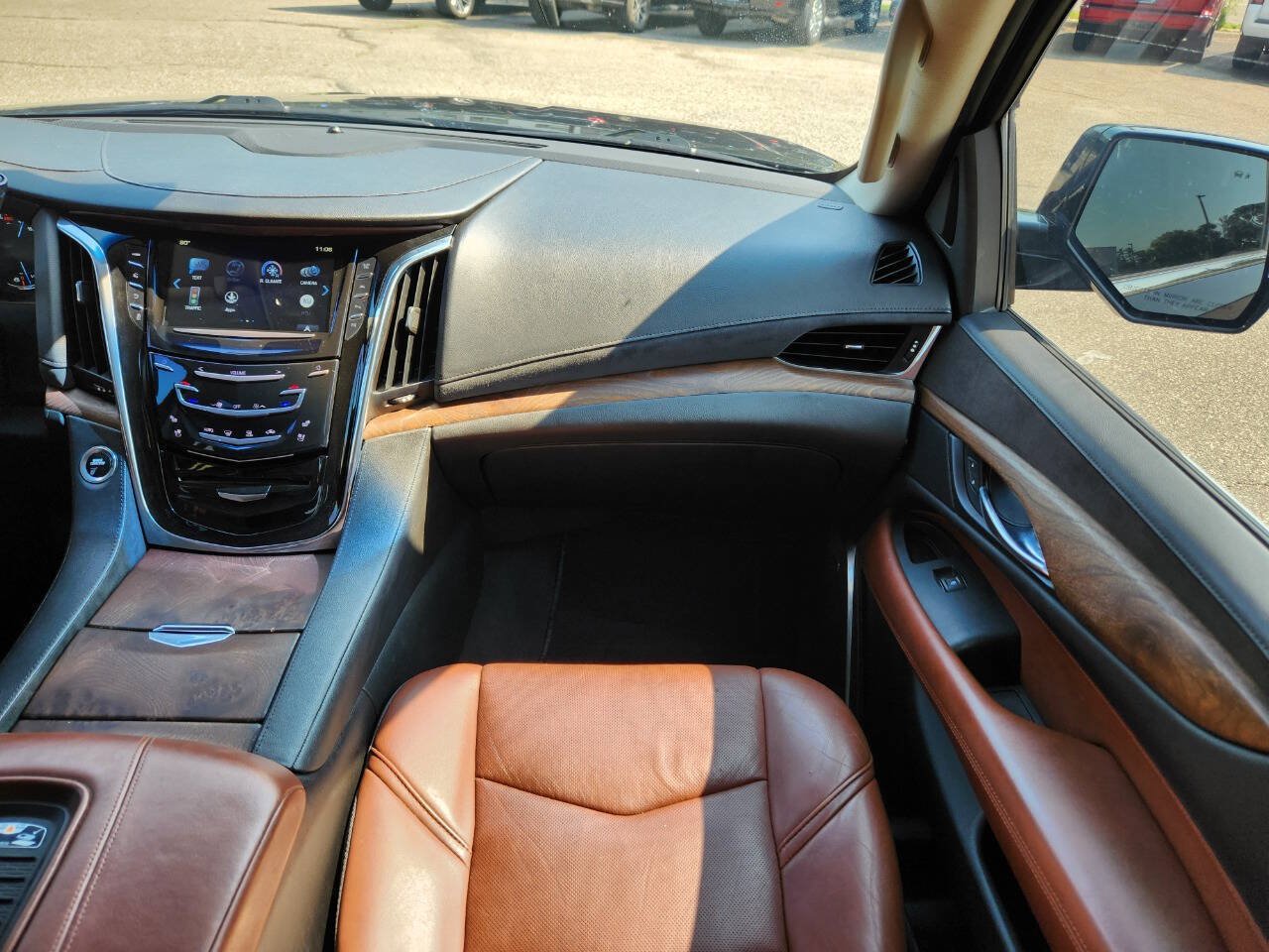 Used 2018 Cadillac Escalade Premium Luxury AWD/4WD image 17