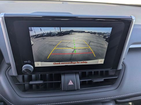 Used 2023 Toyota RAV4 XLE AWD/4WD image 20