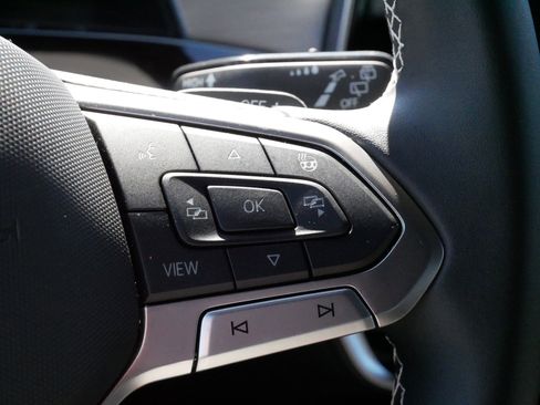 Certified 2025 Volkswagen Atlas Cross Sport SE w/ Panoramic Sunroof Package image 27