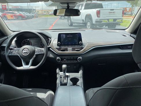 Used 2025 Nissan Altima 2.5 SV AWD/4WD image 12