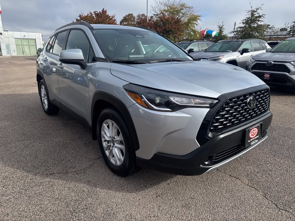 Used 2023 Toyota Corolla Cross LE w/ Moonroof Package AWD/4WD image 10
