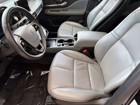 Used 2022 Lincoln Corsair AWD w/ Premium Package image 5