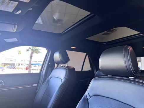 Used 2017 Ford Explorer Limited image 27