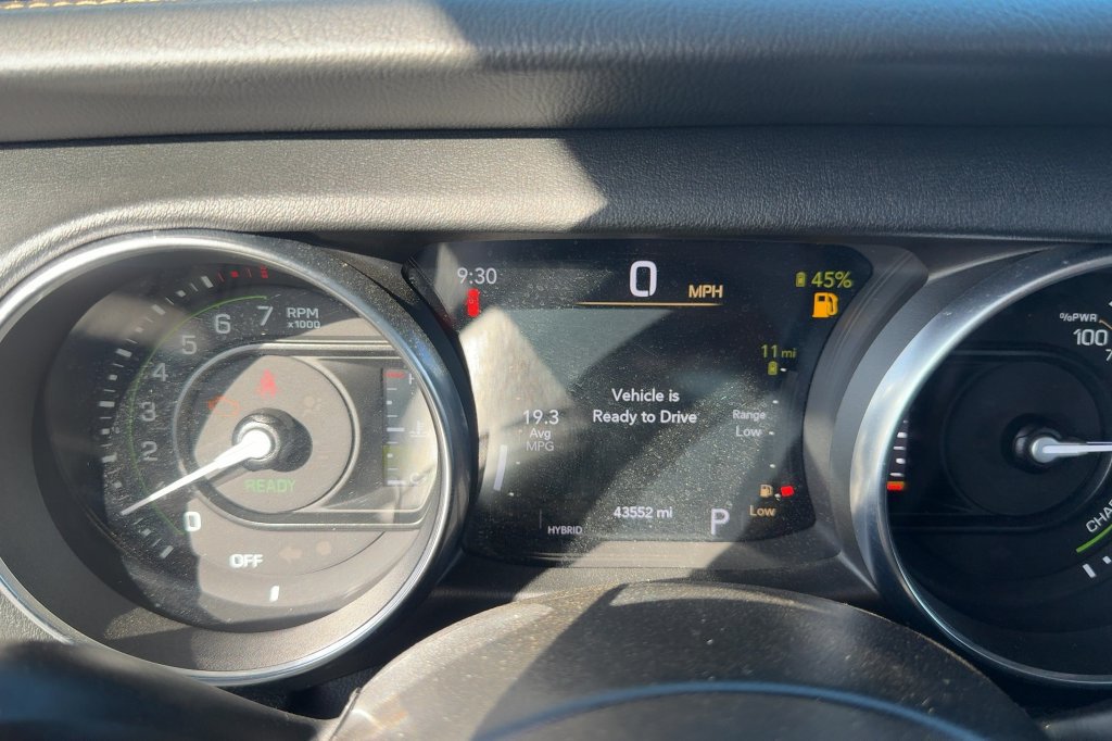 Used 2022 Jeep Wrangler Unlimited Sahara AWD/4WD image 16