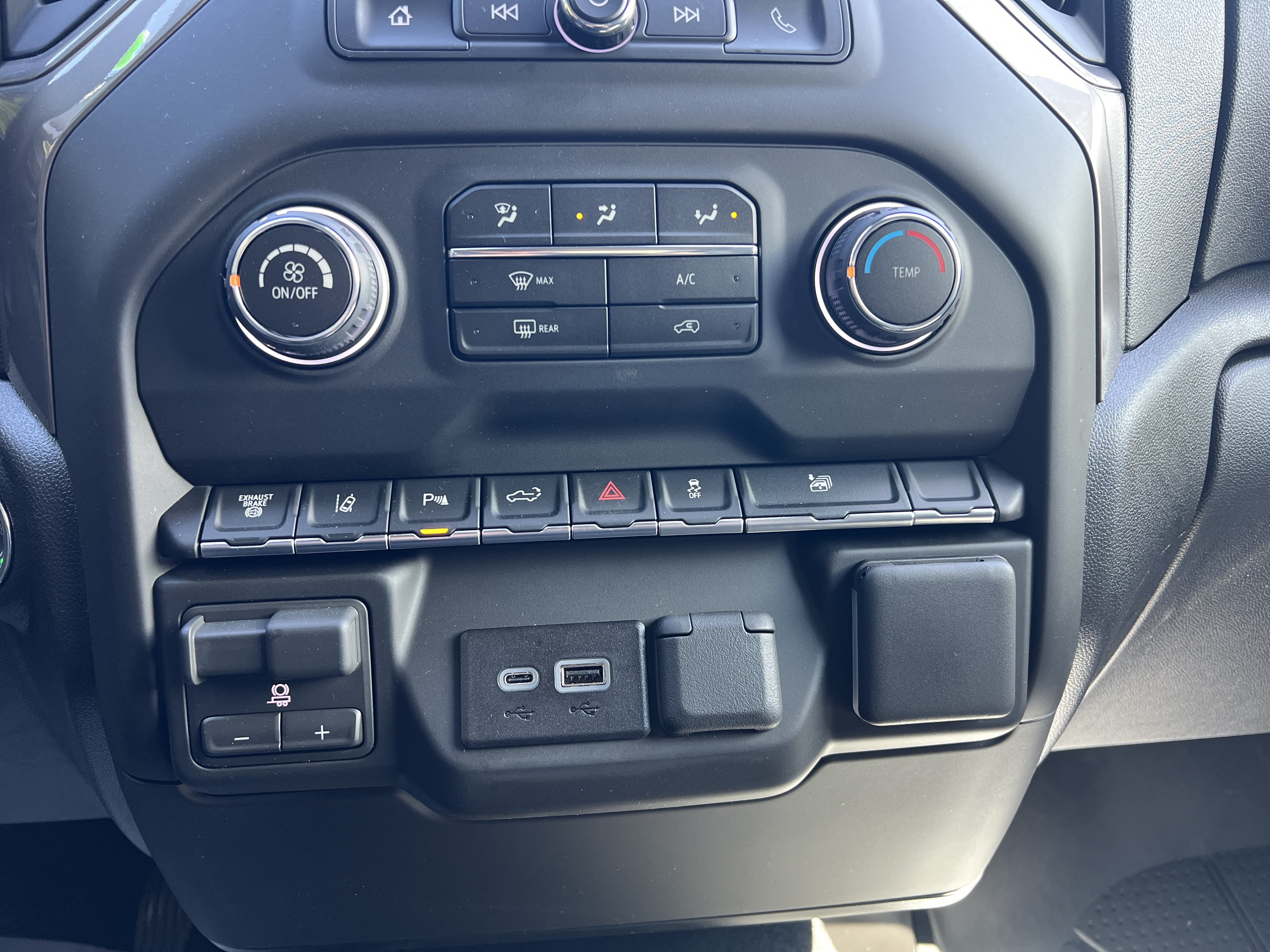 New 2026 Chevrolet Silverado 2500 Custom w/ Custom Value Package AWD/4WD image 28