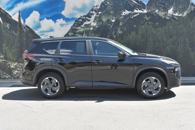 Used 2026 Nissan Rogue SV AWD/4WD image 2
