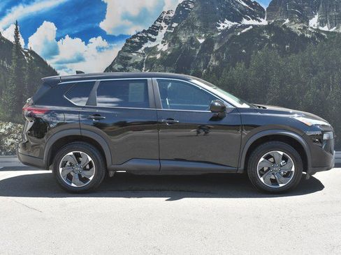 Used 2026 Nissan Rogue SV AWD/4WD image 2