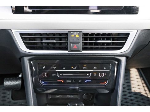 Used 2025 Volkswagen Taos SE image 24