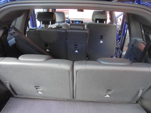 Used 2020 Mercedes-Benz GLB 250 4MATIC w/ Premium Package image 33