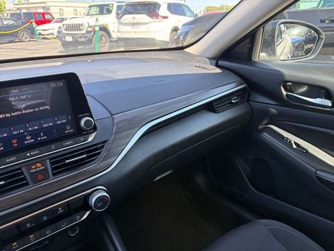 Used 2025 Nissan Altima 2.5 SV image 36