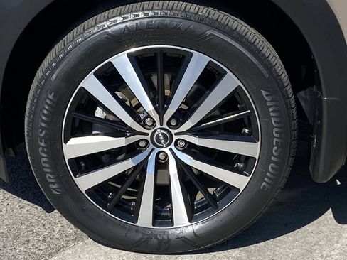 Certified 2024 Nissan Pathfinder Platinum FWD image 8