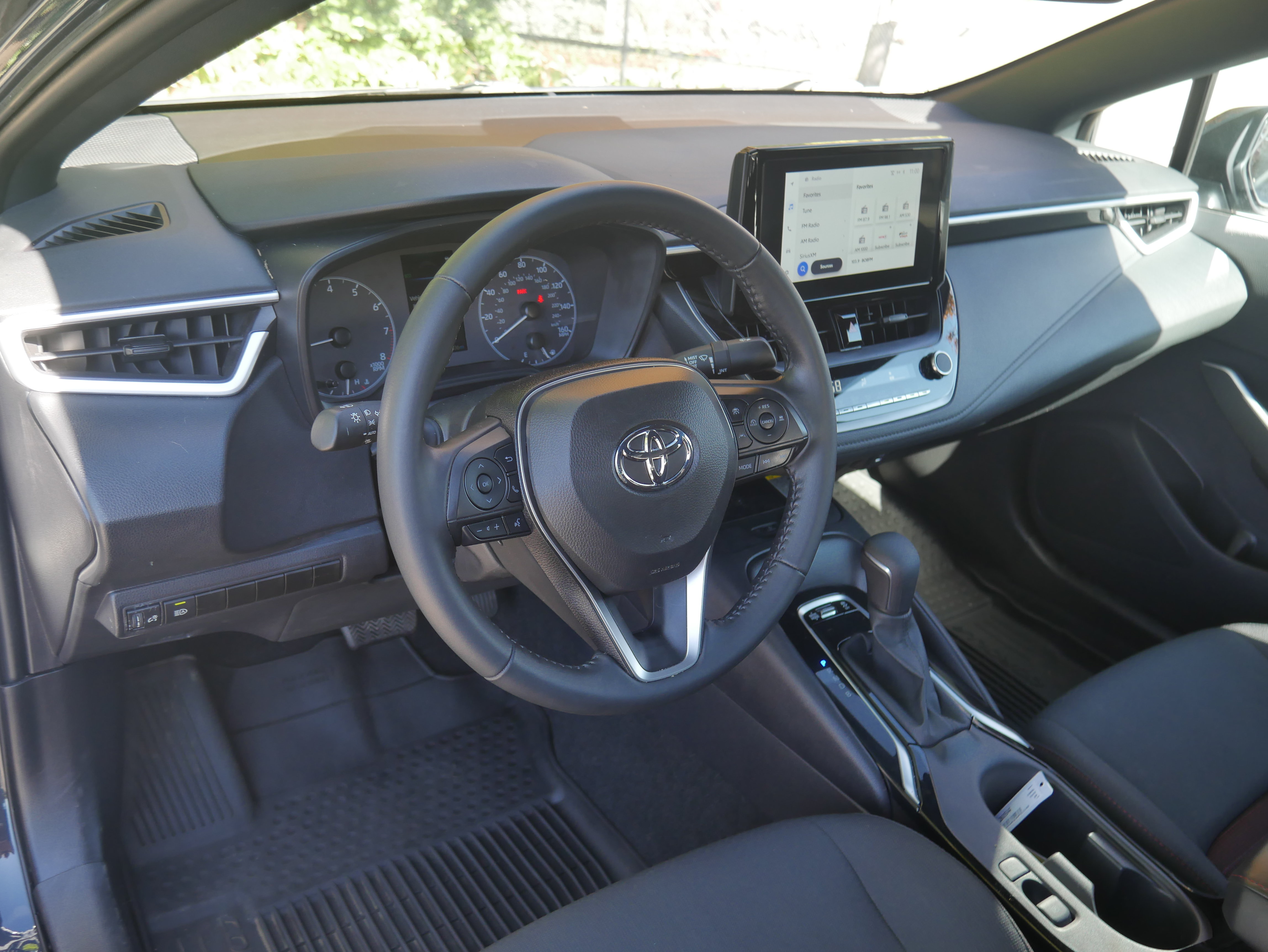 Used 2024 Toyota Corolla SE w/ SE Premium Package FWD image 4