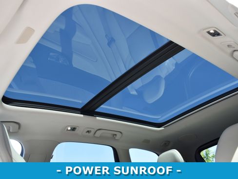 Used 2019 Volvo XC60 T8 Momentum w/ Advanced Package image 21