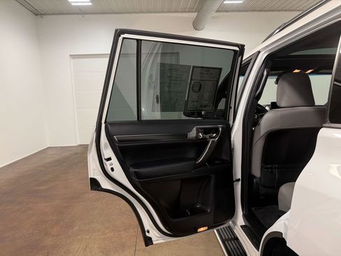 Used 2023 Lexus GX 460 image 46