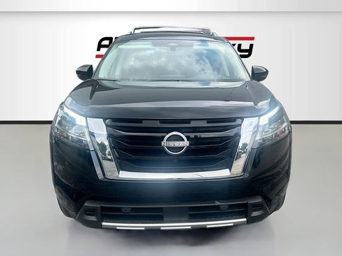 Used 2023 Nissan Pathfinder Platinum w/ Cargo Package AWD/4WD image 2