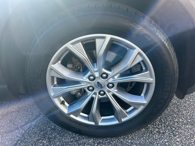 Used 2021 Ford Explorer XLT w/ Equipment Group 202A AWD/4WD image 3