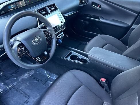 Used 2022 Toyota Prius LE image 9