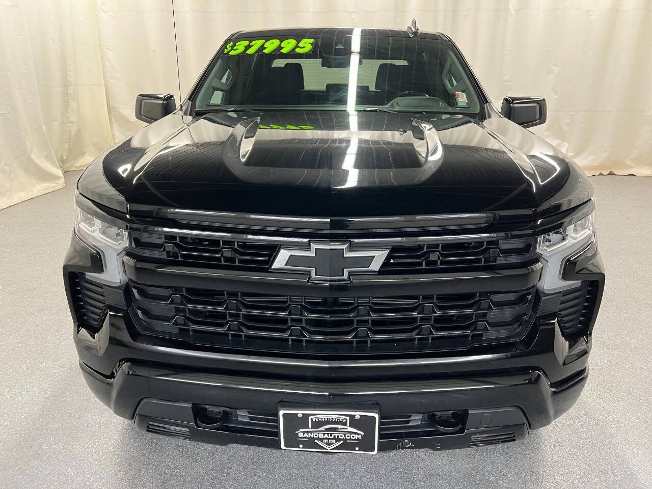 Used 2022 Chevrolet Silverado 1500 RST AWD/4WD image 2