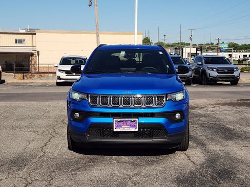 Used 2024 Jeep Compass Latitude AWD/4WD image 6