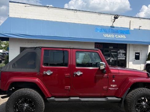 Used 2012 Jeep Wrangler Unlimited Sahara w/ Dual Top Group AWD/4WD image 8