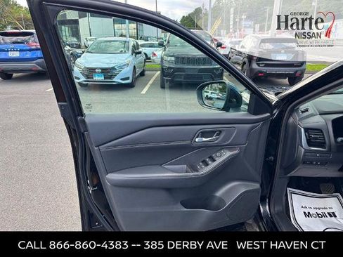 Certified 2026 Nissan Rogue SL AWD/4WD image 9