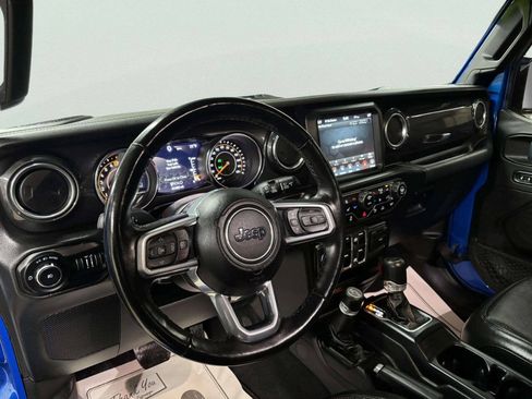 Used 2022 Jeep Wrangler Unlimited Sahara AWD/4WD image 13