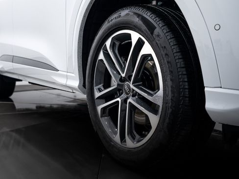 New 2025 Audi Q5 Premium Plus image 19