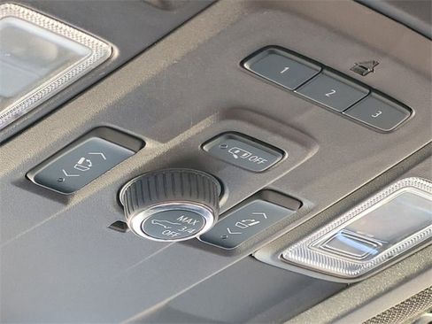 Used 2022 Chevrolet Tahoe Z71 w/ Luxury Package image 30