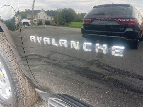 Used 2011 Chevrolet Avalanche LS w/ Convenience Package AWD/4WD image 16