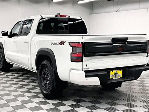New 2025 Nissan Frontier PRO-4X w/ Pro Convenience Package image 3