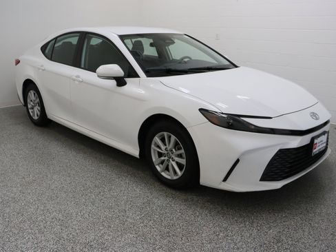 Certified 2025 Toyota Camry LE FWD image 4