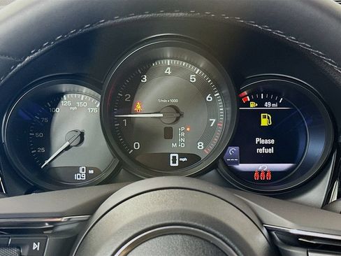 Certified 2026 Porsche Macan AWD/4WD image 13