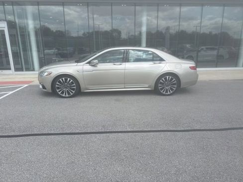 Used 2017 Lincoln Continental Reserve w/ Climate Package AWD/4WD image 2