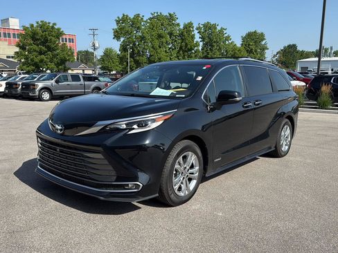 Used 2021 Toyota Sienna Platinum AWD/4WD image 7