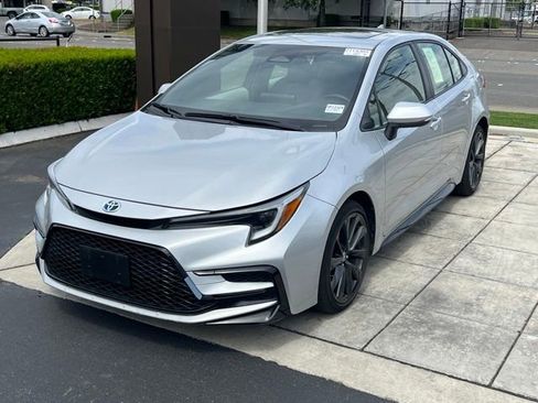 Used 2024 Toyota Corolla SE w/ SE Package FWD image 3