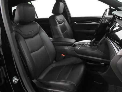 Certified 2022 Cadillac XT6 Premium Luxury image 18