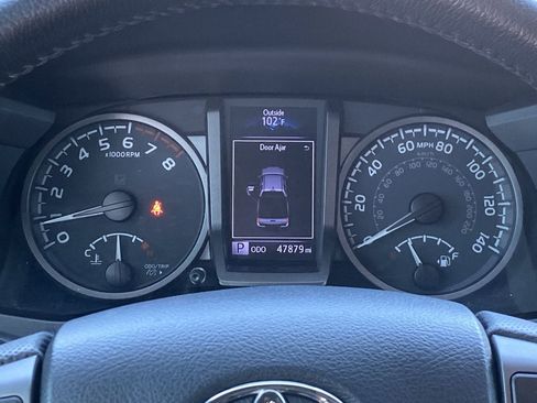 Used 2020 Toyota Tacoma TRD Off-Road w/ TRD Premium Off Road Package AWD/4WD image 31