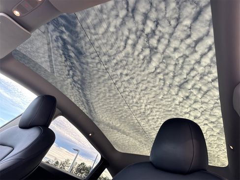 Used 2021 Tesla Model Y Long Range image 29