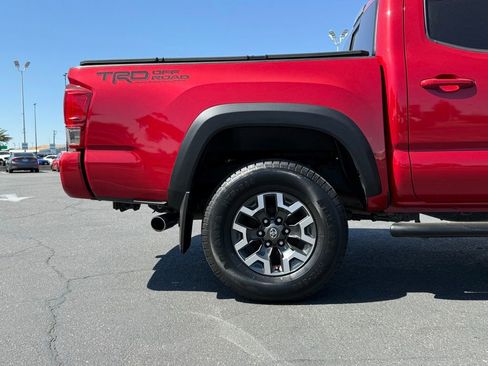 Used 2017 Toyota Tacoma TRD Off-Road AWD/4WD image 10